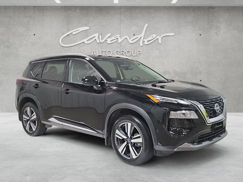 Used 2023 Nissan Rogue SL w/ SL Premium Package image 2