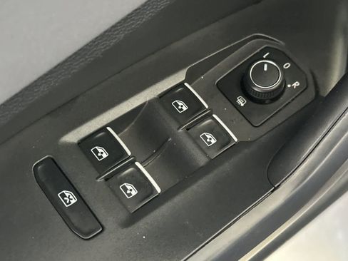 Used 2026 Volkswagen Jetta SE FWD image 14