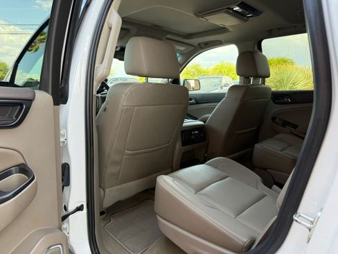 Used 2017 GMC Yukon SLT w/ Premium Edition AWD/4WD image 46