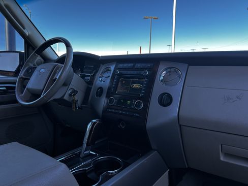 Used 2010 Ford Expedition Limited image 14