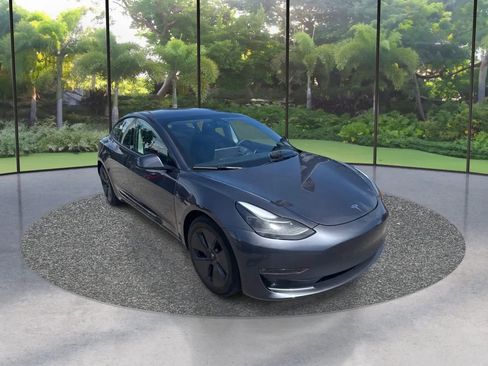 Used 2023 Tesla Model 3 Standard Range RWD image 3