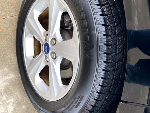 Used 2017 Ford Edge SE image 12