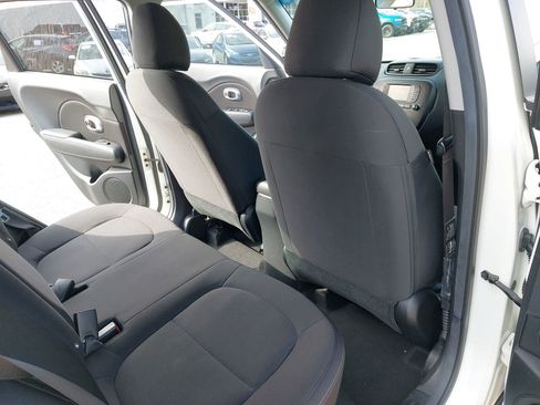 Used 2017 Kia Soul Base image 12