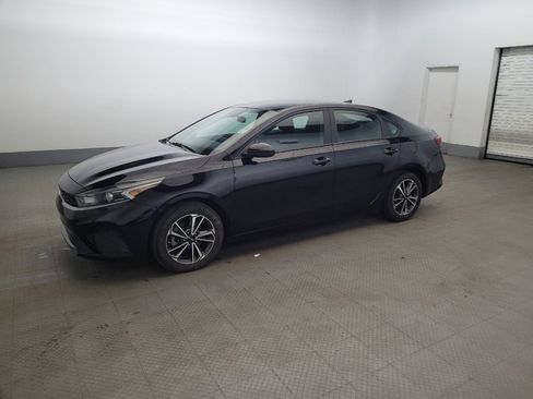 Used 2023 Kia Forte LXS FWD image 2
