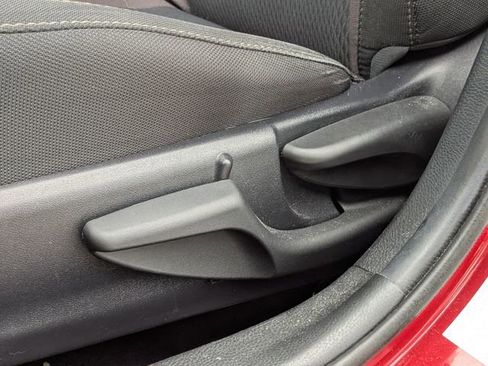 Used 2018 Toyota Corolla LE FWD image 16