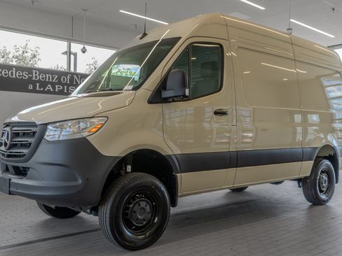 Used 2025 Mercedes-Benz Sprinter 2500 image 3