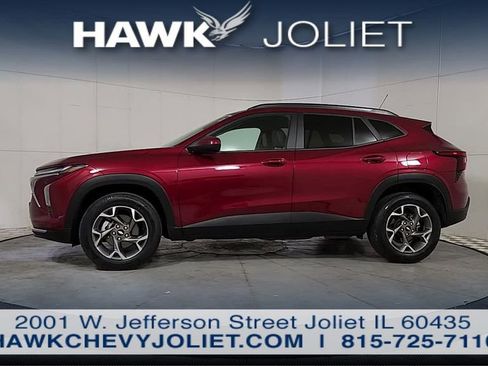 Used 2025 Chevrolet Trax LT w/ LT Convenience Package FWD image 5