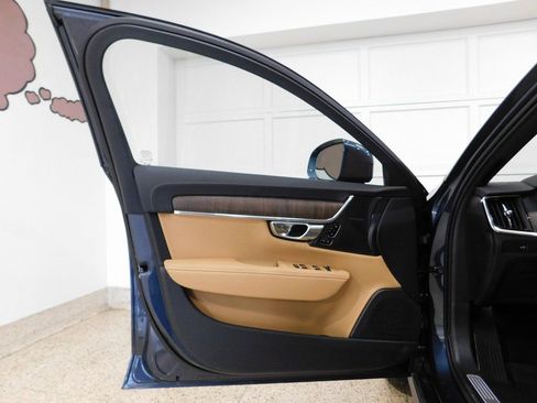 Used 2026 Volvo V90 B6 Cross Country Ultra image 26