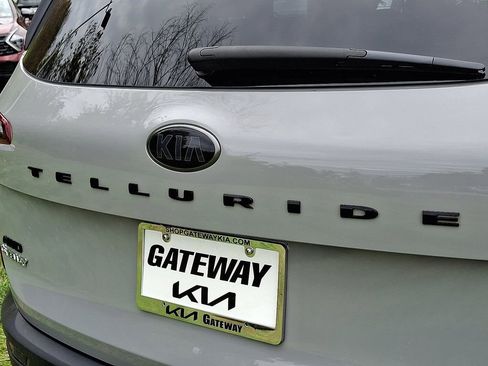 Certified 2021 Kia Telluride SX w/ SX Prestige Package image 32