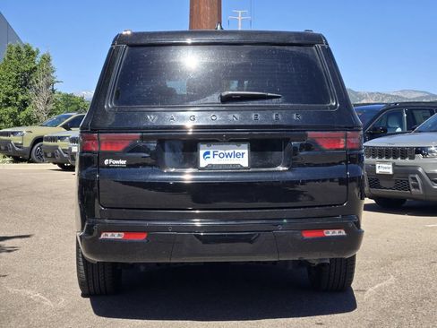 Used 2024 Jeep Wagoneer L Series II AWD/4WD image 6