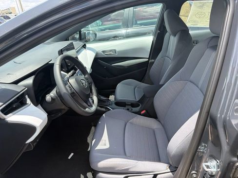 Used 2026 Toyota Corolla SE FWD image 2
