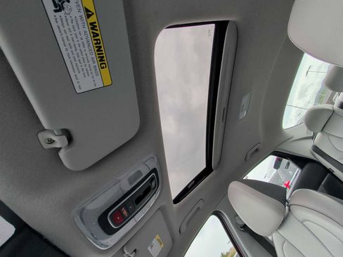 Used 2024 Hyundai Elantra Limited image 16