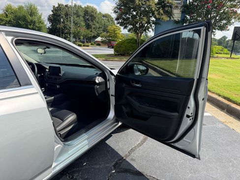 Used 2019 Nissan Altima 2.5 SR FWD image 16