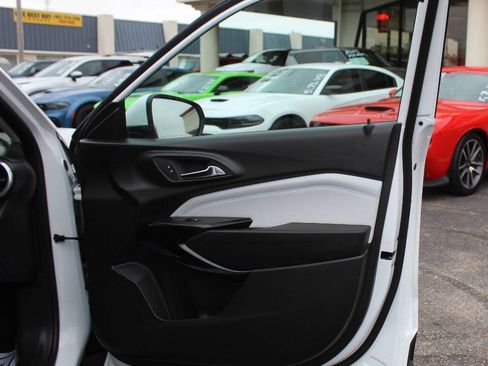 Used 2025 Chevrolet Trax LT FWD image 10