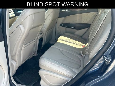 Used 2018 Lincoln MKC Select w/ Select Plus Package AWD/4WD image 18