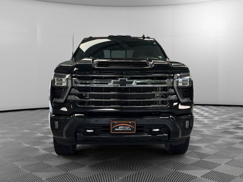Used 2024 Chevrolet Silverado 2500 High Country w/ High Country Premium Package AWD/4WD image 3