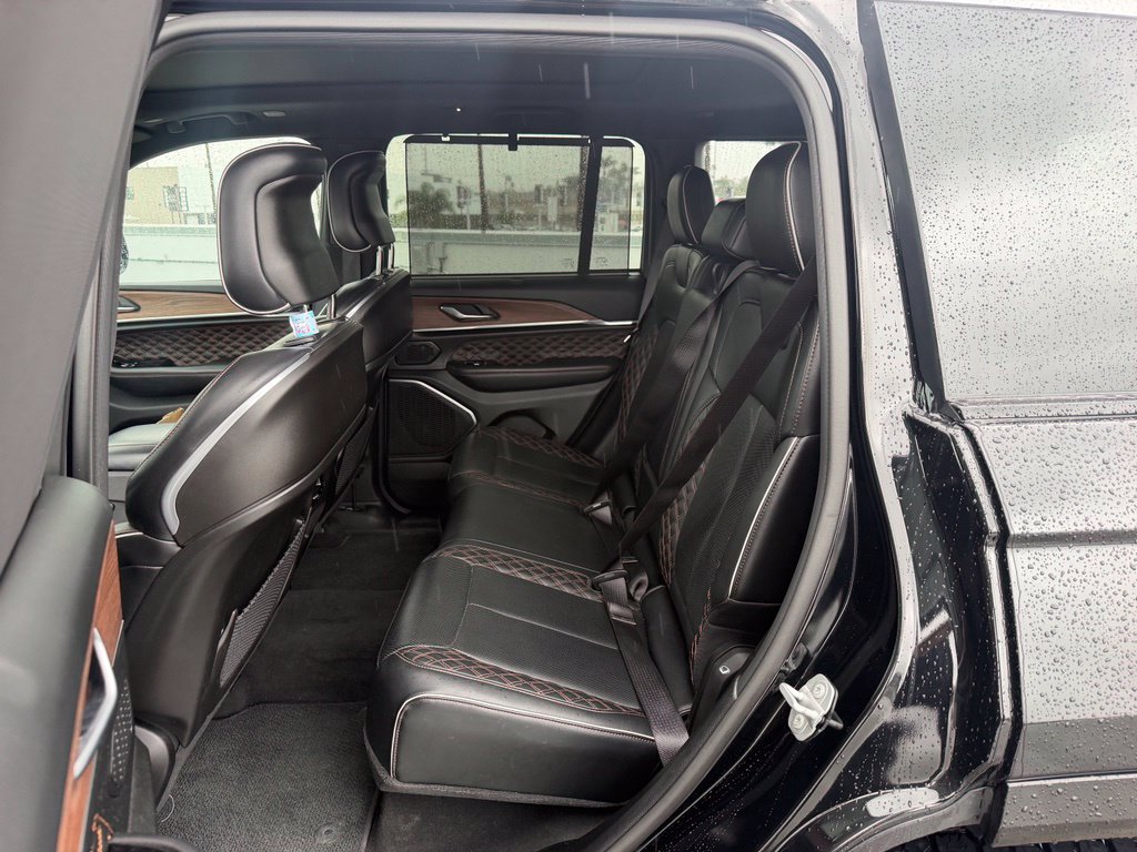 Used 2023 Jeep Grand Cherokee Summit w/ Luxury Tech Group V AWD/4WD image 4