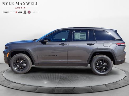 New 2025 Jeep Grand Cherokee Altitude image 13