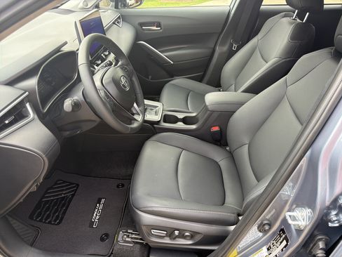 Used 2026 Toyota Corolla Cross XLE w/ Convenience Package AWD/4WD image 9