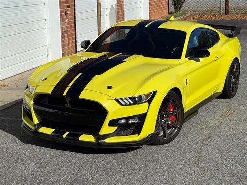 Used 2021 Ford Mustang Shelby GT500 w/ Carbon Fiber Track Pack image 7