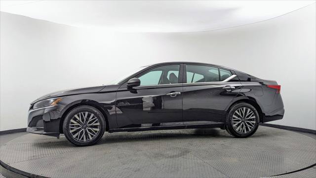Used 2025 Nissan Altima 2.5 SV FWD image 3