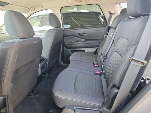 Certified 2025 Nissan Pathfinder SV FWD image 4