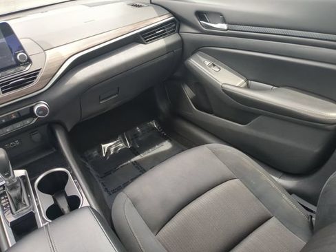 Used 2024 Nissan Altima 2.5 SV FWD image 18