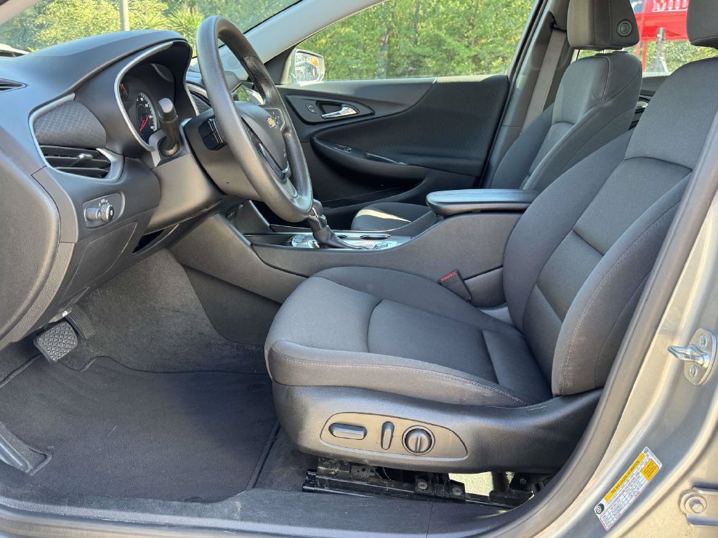 Used 2025 Chevrolet Malibu LT FWD image 21