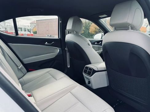 Used 2023 Genesis G70 2.0T image 27