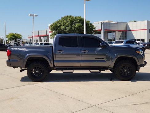 Used 2021 Toyota Tacoma TRD Sport w/ TRD Premium Sport Package AWD/4WD image 4