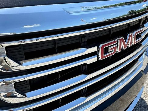 Used 2023 GMC Acadia SLT AWD/4WD image 30