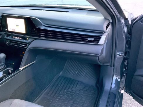 Used 2025 Toyota Camry LE image 17