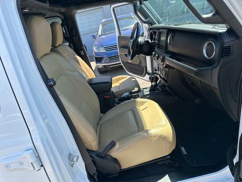 Used 2018 Jeep Wrangler Unlimited Sahara AWD/4WD image 35
