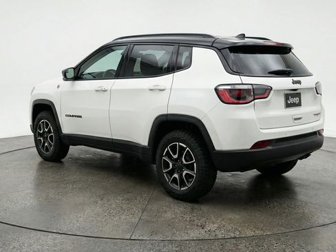Used 2025 Jeep Compass Trailhawk AWD/4WD image 6
