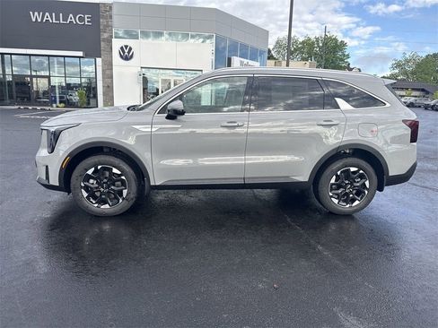 New 2025 Kia Sorento S image 3