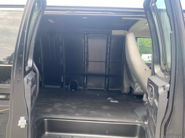 New 2025 GMC Savana 3500 Extended w/ Driver Convenience Package RWD image 10