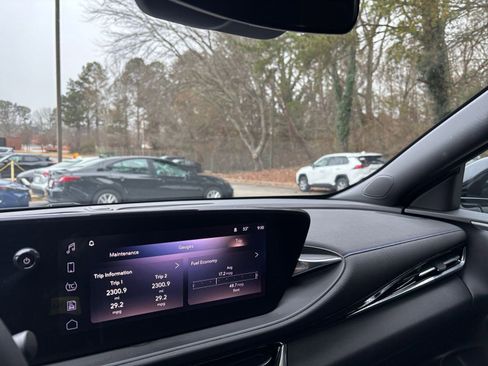 Used 2025 Buick Envista Sport Touring image 35