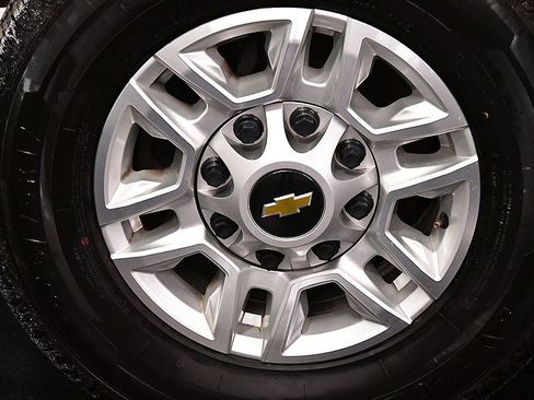 Used 2024 Chevrolet Silverado 2500 LT image 9