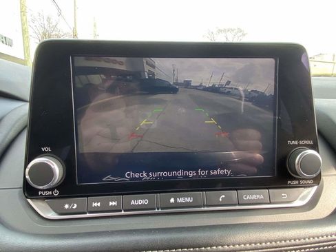 Used 2024 Nissan Rogue SV image 17