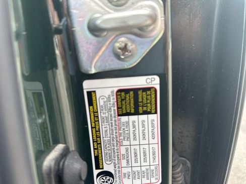 Used 2023 Subaru Forester Base image 13