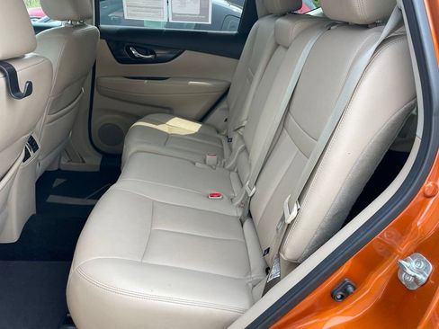 Used 2019 Nissan Rogue SL w/ Premium Package AWD/4WD image 6
