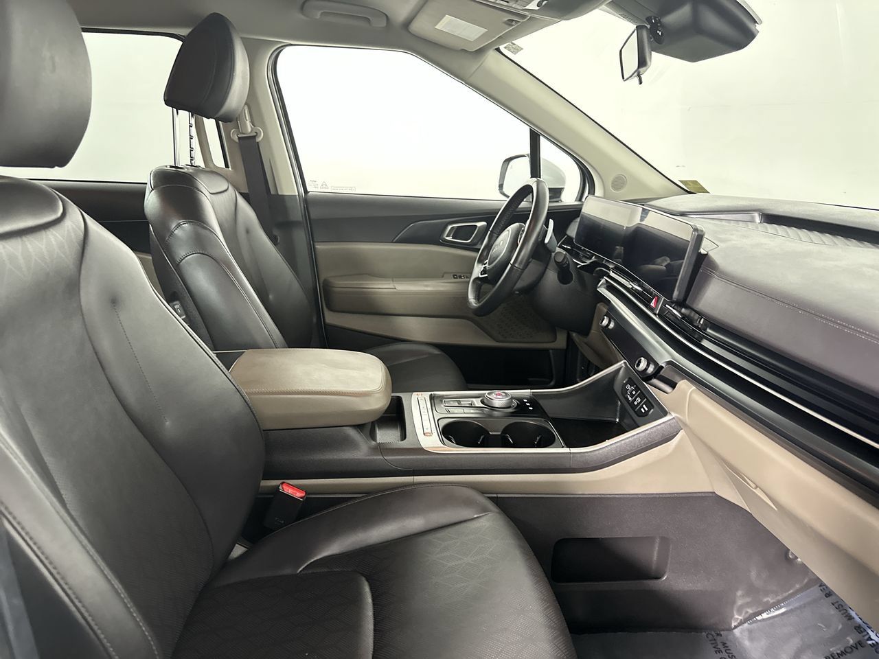 Certified 2026 Kia Carnival LXS FWD image 12