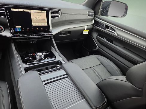 New 2026 Jeep Grand Wagoneer L Limited w/ 8-Passenger Seating Package AWD/4WD image 13