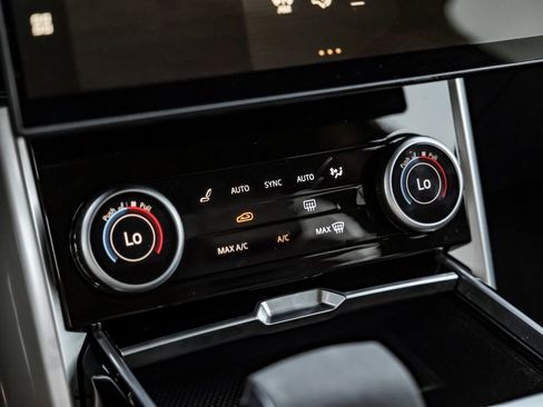 Used 2023 Land Rover Range Rover SE image 26