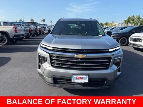 Used 2025 Chevrolet Traverse LT AWD/4WD image 2