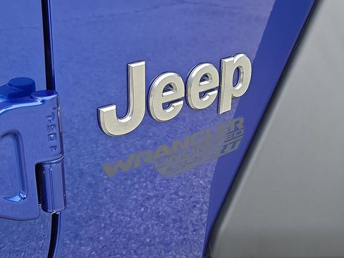 Used 2018 Jeep Wrangler Unlimited Sport S AWD/4WD image 7