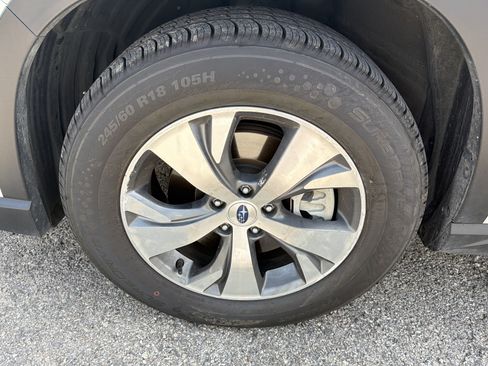 Certified 2024 Subaru Ascent Premium w/ Convenience Package AWD/4WD image 9