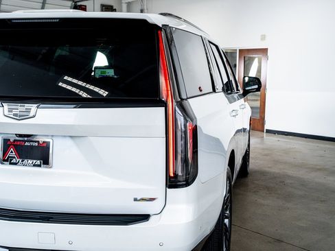 Used 2023 Cadillac Escalade V w/ LPO, ONYX Package image 29
