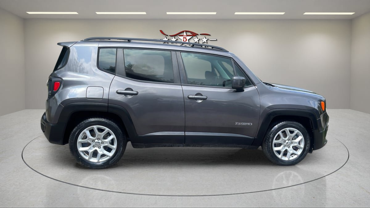 Used 2018 Jeep Renegade Latitude FWD image 6