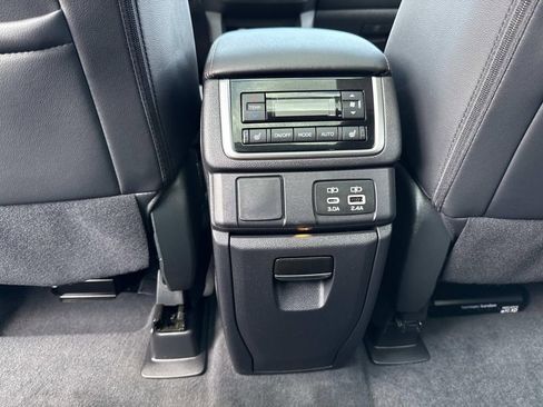 Certified 2025 Subaru Ascent Bronze Edition w/ Popular Package #2 image 20